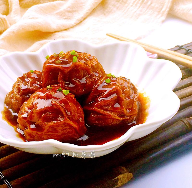 Stewed pork with soy sauce and gluten