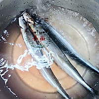 秋刀鱼这样吃绝了，烤出来都抢着吃，香到流口水#洗手做羹汤#的做法图解2
