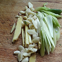 砂锅排骨烩菜的做法图解2