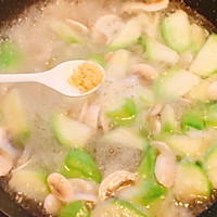 汤鲜味美！适合天热的刮油神汤！丝瓜蘑菇汤的做法图解8