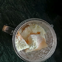 哈密瓜奶冰的做法图解1