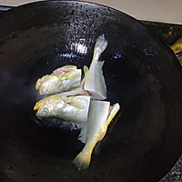 砂煲炖黄花鱼的做法图解5