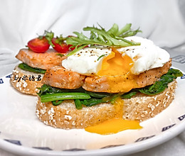 低脂早餐：三文鱼开放三明治+水波蛋#换着花样吃早餐#的做法