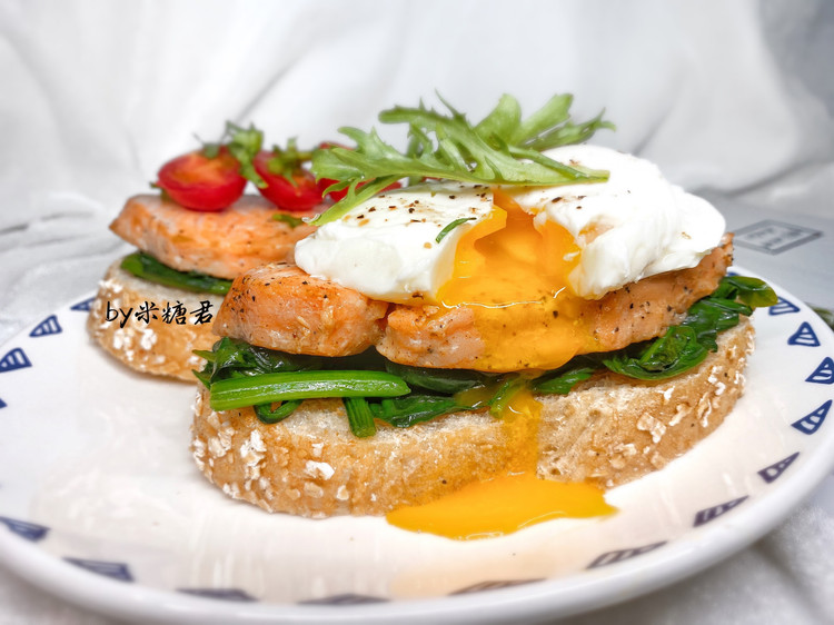 低脂早餐：三文鱼开放三明治+水波蛋的做法