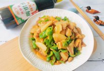 #夏日吃货嘉年华#下饭一绝| 青椒鸡腿菇炒肉片的做法