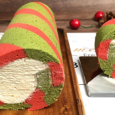 圣诞双色瑞士卷蛋糕，高颜值甜品、充满浓浓圣诞气息的美味。