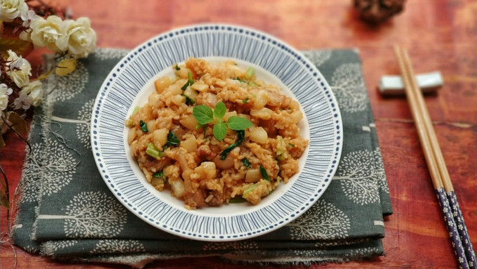 白萝卜五花肉炒饭