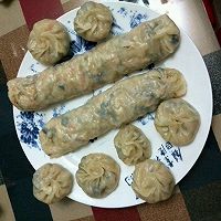 虾肉什锦卷+小笼包(幼儿食品)的做法图解1