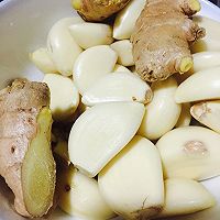 蘑菇炒肉的做法图解1