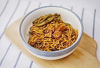 五花肉豆角焖面的做法