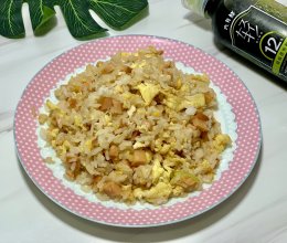 玉米肠酱油炒饭的做法