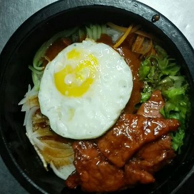 牛柳石锅饭