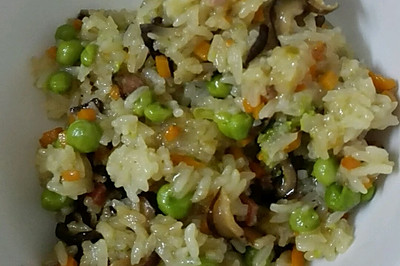 熏肉豌豆糯米饭（电饭煲版）