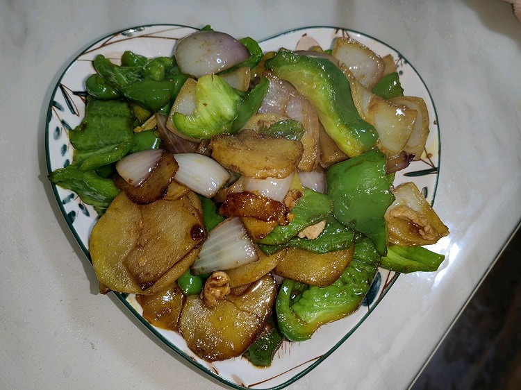 清炒圆葱青椒土豆片的做法