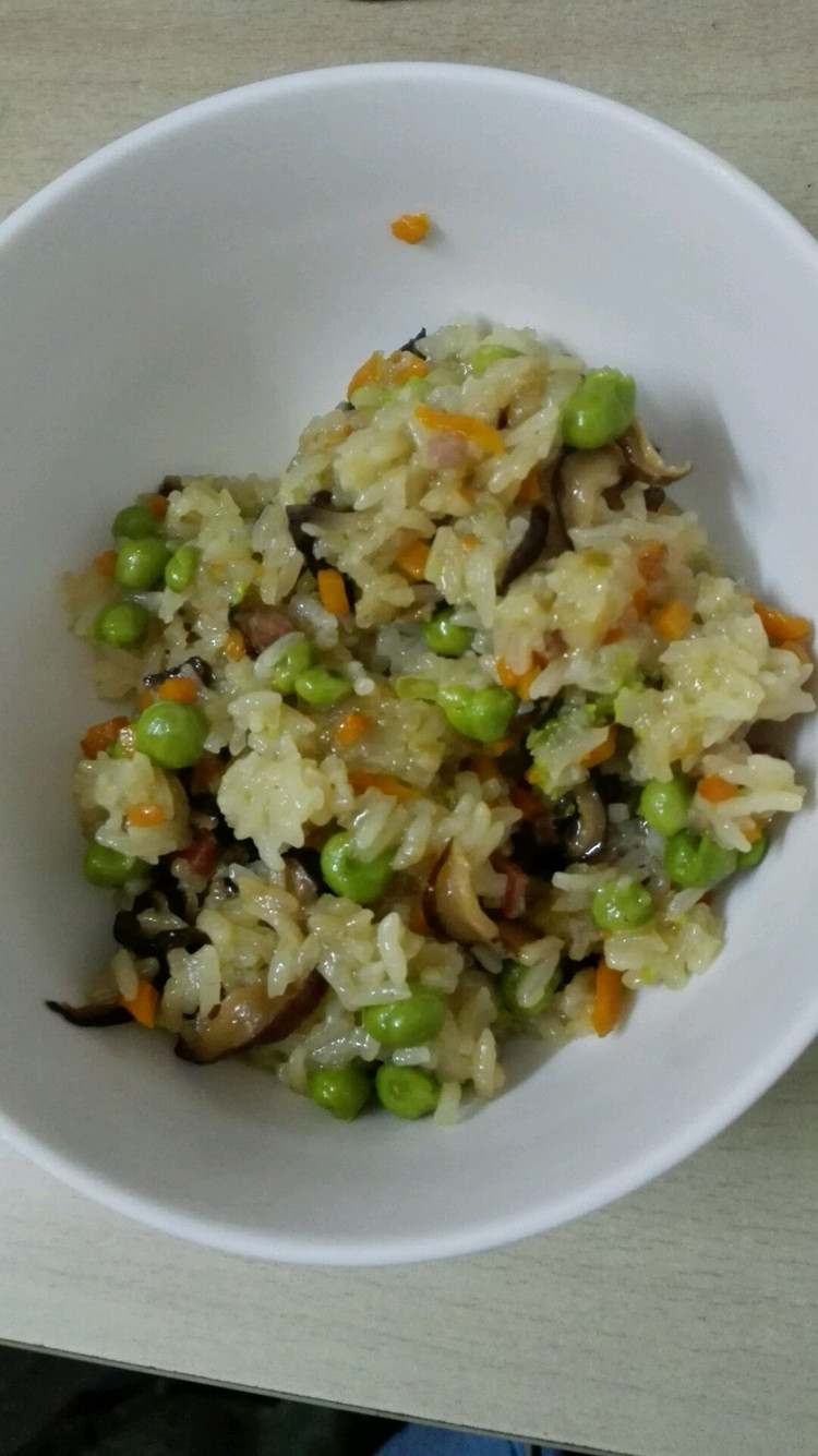 熏肉豌豆糯米饭（电饭煲版）的做法