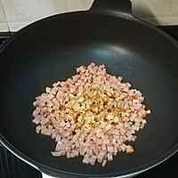 杏鲍菇午餐肉鱿鱼丝酱油炒饭的做法图解4