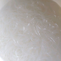 粉丝蒸牡蛎的做法图解2