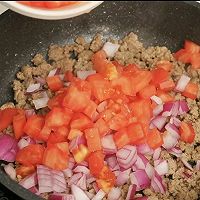 火山番茄牛肉芝士焗饭的做法图解3