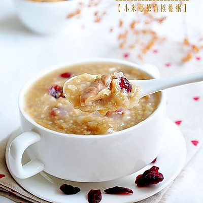 小米蔓越莓核桃粥