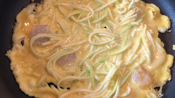 快手又营养的Brunch：西葫芦鸡蛋饼