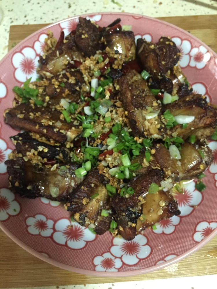 蒜泥排骨的做法