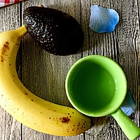 宝宝辅食之牛油果香蕉泥的做法图解1