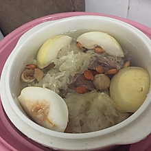 雪梨银耳炖肉汤