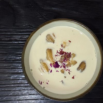 红糖牛奶炖花胶，怎么煮，才能没有腥味，养颜是必须的，美味也是