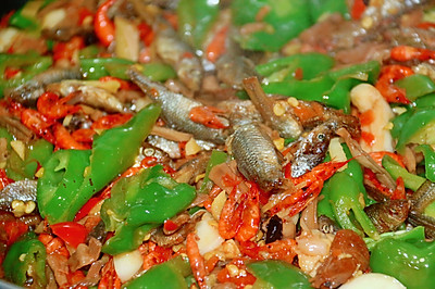小河鱼炒河虾