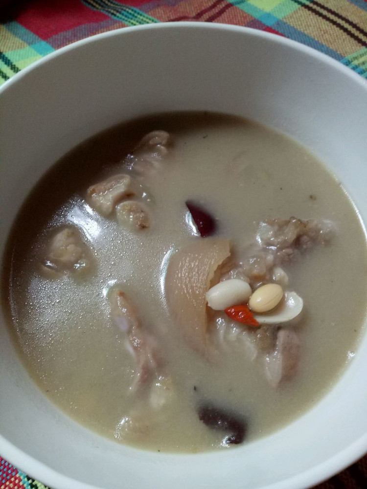 黄豆炖猪蹄汤的做法