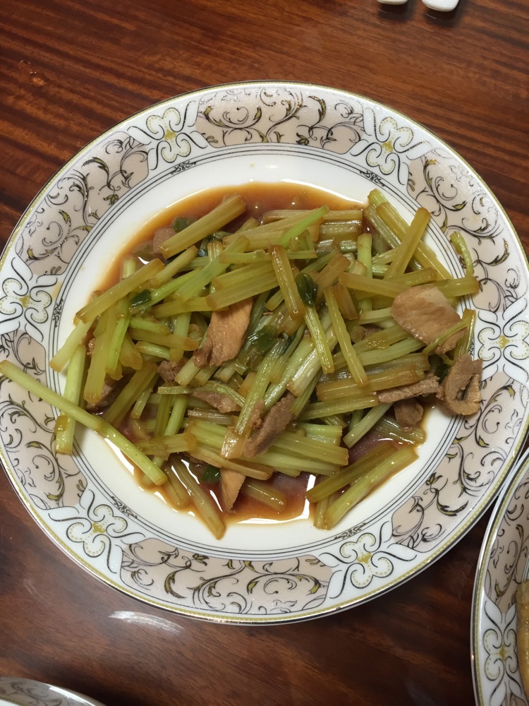 芹菜炒肉