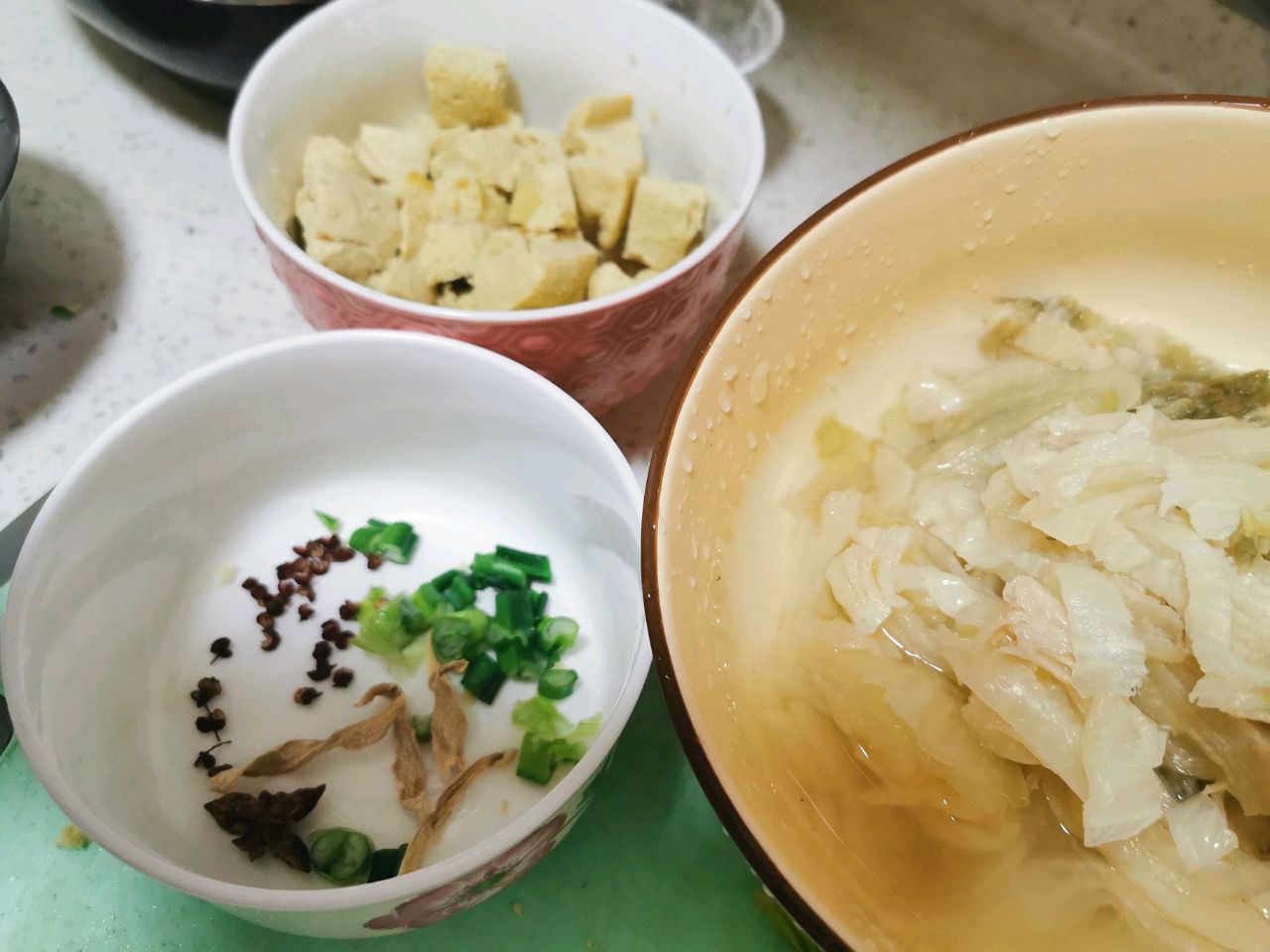 酸菜汤,酸菜炖土豆条,贵州酸菜汤_大山谷图库