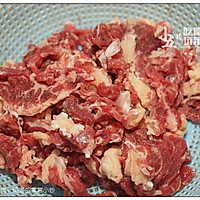 彩椒炒牛肉：明媚的家常小炒的做法图解3