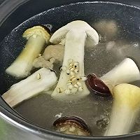 芡实薏米排骨汤的做法图解6