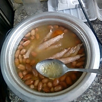 花生鸡爪栗子汤的做法图解5