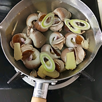 简单鲜美的盐水煮香螺的做法图解3