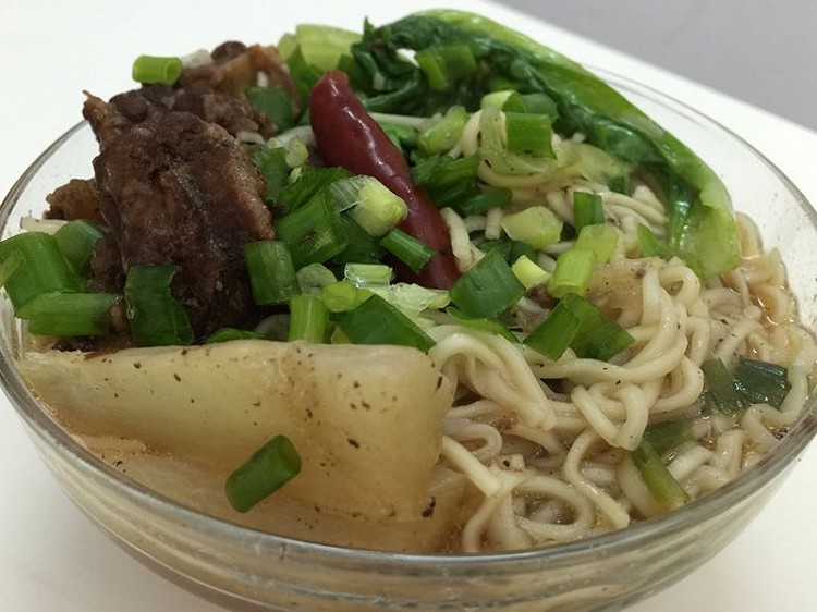 牛腩面条汤的做法