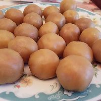 蛋黄酥—低糖莲蓉（22只）的做法图解4