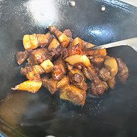 红烧肉炖土豆的做法图解1