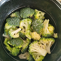 白玉菇西兰花的做法图解2