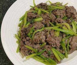 芹菜炒牛肉的做法