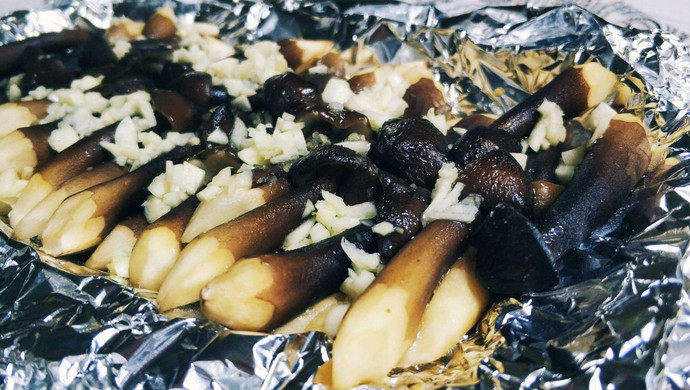 蒜蓉烤黑鸡枞