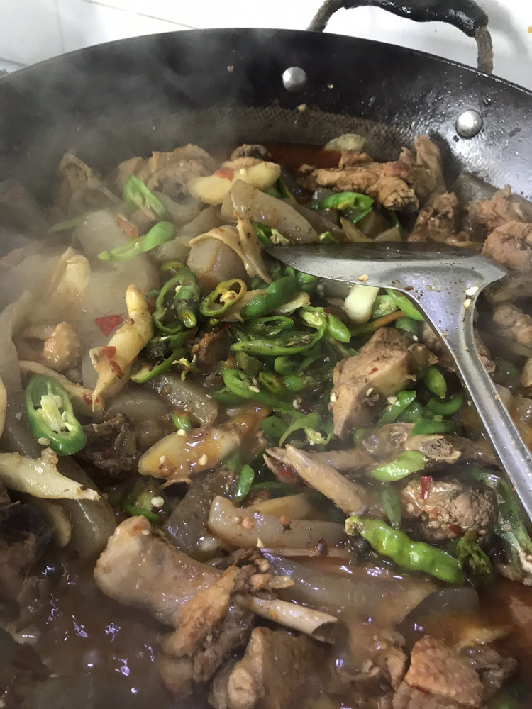 鸭子红烧魔芋的做法