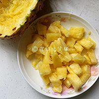 菠萝三文鱼黄油炒饭的做法图解4