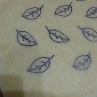 树叶酸奶蛋糕卷#九阳烘焙剧场#的做法图解13