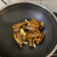 腐竹焖鹅掌的做法图解6