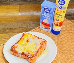 #奶香此刻，焙有钱花#炼奶煎吐司的做法