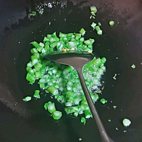 金银翡翠炒饭的做法图解3