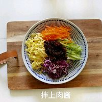 家安乐享早餐：肉酱蔬菜拌面+雪梨黄瓜汁的做法图解11