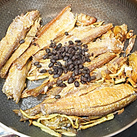 #向往的生活 就是外婆乡#姜丝豆豉烧熏鱼干的做法图解10
